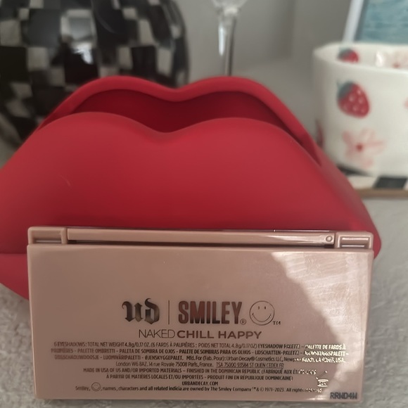 Naked Urban Decay Smiley shadows NIB - Picture 6 of 6